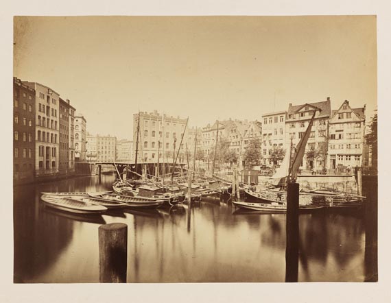   - 1 Foto, Bei der alten Börse. Ch. Fuchs, um 1870