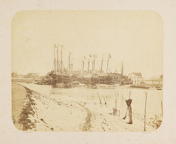   - 1 Foto, Ch. Fuchs, Hamburg-Neuhof im Schnee. 1865