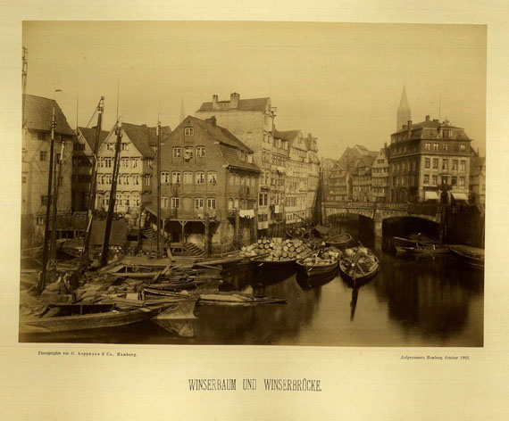   - 9 Fotos auf 8 Bll., Steinstraße / Kannengießerort / Wandrahm: Fleet u. Kaserne / Winserbaum / Hohebrücke / Billstraße / Pickhuben. 1867-1906