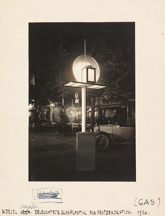 Walter Dexel - 8 Fotografien und Drucksachen für Jenaer Lampen - Autre image