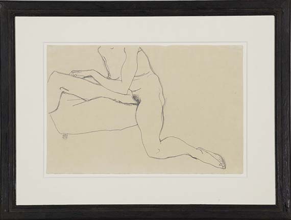 Egon Schiele - Sitzendes Mädchen mit ausgestrecktem Arm und Bein - Image du cadre