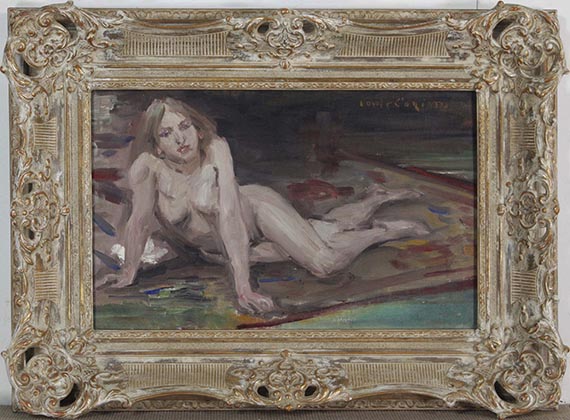Lovis Corinth - Liegender, blonder Mädchenakt auf buntem Teppich - Image du cadre