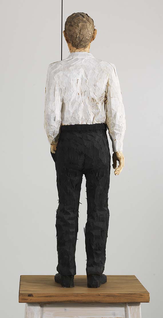 Stephan Balkenhol - Mann mit weißem Hemd und schwarzer Hose - Verso