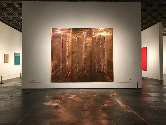 Illustration  for: Lucio Fontana, Concetto Spaziale, New York 10, 1962, Attese, 1962, copper with cuts and cracks, The Metropolitain Museum of Art, New York, on loan from the Fondazione Lucio Fontana, Milan. &copy; Lucio Fontana by SIAE / VG Bild-Kunst, Bonn 2025