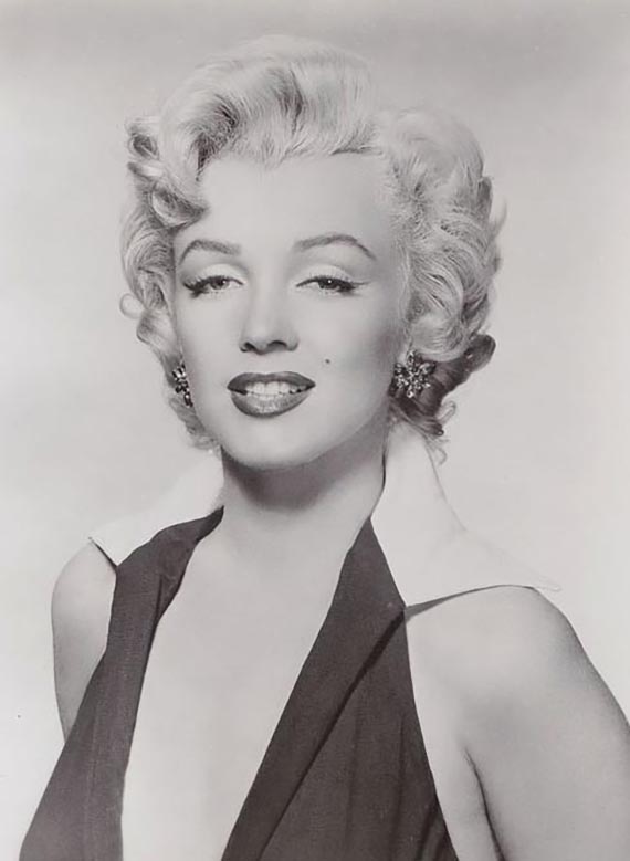 Illustration for: Promotional photo of Marilyn Monroe as Rose Loomis in the 1953 film Niagara, photo: Gene Kornmann.